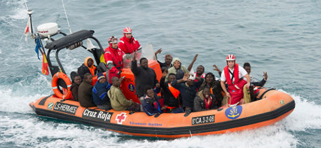 Испанские и марокканские спасатели вытащили из Гибралтарского пролива 66 черных нелегалов