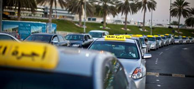 Угнал такси, чтобы «посмотреть город», иностранец с ножом в Абу-Даби