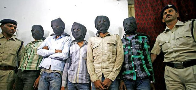 Пожизненный срок за групповое изнасилование туристки получили шестеро граждан Индии