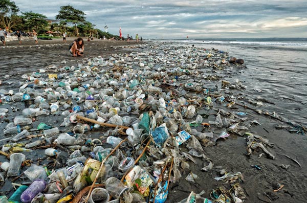 Проблема с мусором на Бали