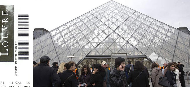 Китайские туристы в Париже повадились ходить в Лувр по фальшивым билетам