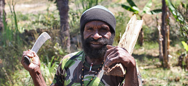 Папуасы с мачете атаковали группу австралийских туристов в Новой Гвинее и зарезали их гидов