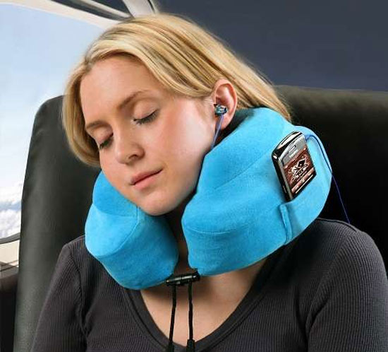Шейная подушка в самолете