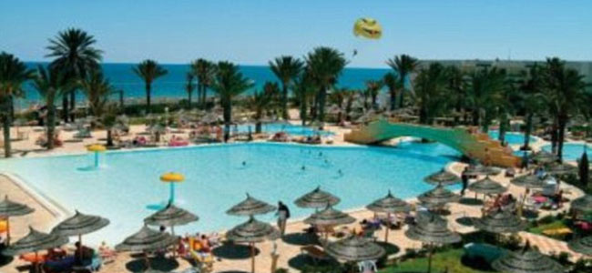 Двухлетний мальчик утонул в бассейне на курорте в Тунисе