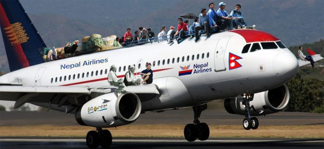 Самолет с 18 пассажирами потерялся и разбился в Непале