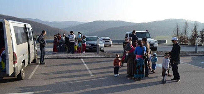 Цыганская семья из 42 человек установила европейский рекорд вместимости маршрутки