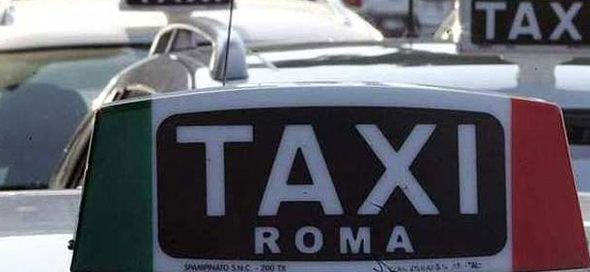 Римский таксист вернул 14 тысяч евро туристке из России