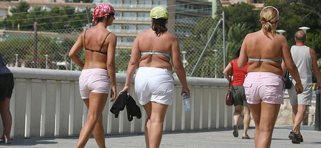 На Мальорке запретили ходить по городу в бикини и прочих купальных нарядах. Штраф — до 600 евро