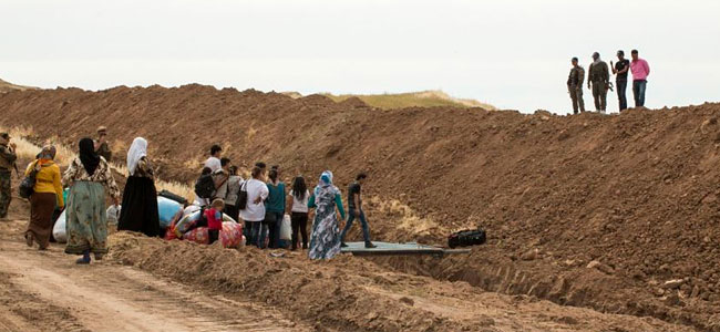 На границе Сирии и Курдистана вырыли гигантский ров, но он мигрантам — не помеха