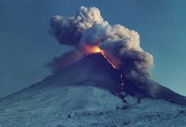 Камчатский вулкан Ключевской выбросил очень мощный столб пепла