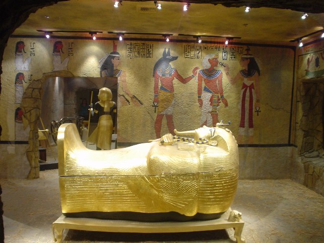 В Египте теперь можно посетить древние гробницы