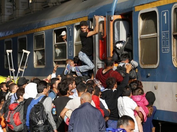 Австрия закрыла ж/д сообщение с Венгрией из-за наплыва мигрантов