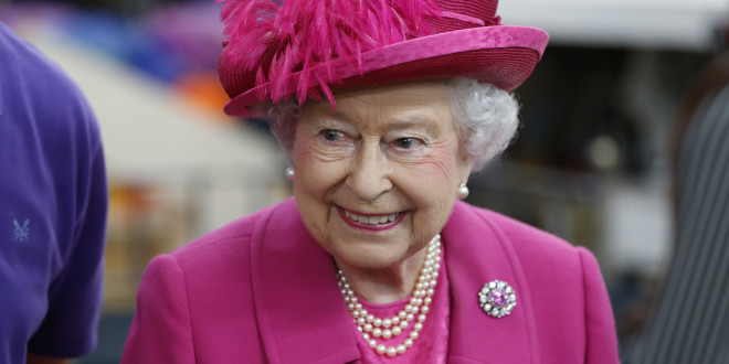 Пенсионерка из России захотела лично поздравить Королеву Елизавету с юбилеем