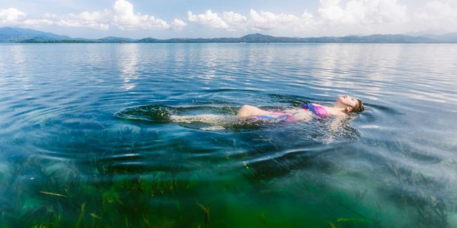 Туристы на острове Боракай вынуждены купаться в собственной моче и фекалиях