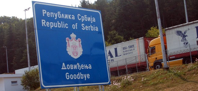 Болгарских туристов выкурили из Сербии слезоточивым газом