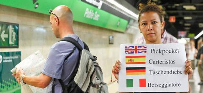 Пассажиры метро Барселоны задержали карманника, обчистившего туриста, и сдали в полицию