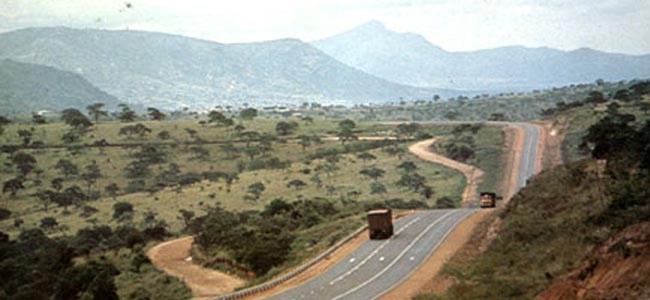 В Кении водитель грузовика убил троих туристов из Испании