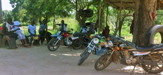 В Кении грабитель на мотоцикле застрелил туриста из Швейцарии