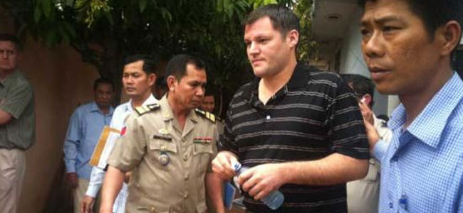 Директор детского дома в Камбодже оказался насильником из Америки