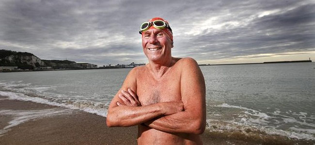 Австралиец в 70 лет переплыл Ла-Манш и стал рекордсменом