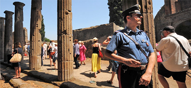 Французский турист арестован в Италии за кражу кусочка города Помпеи
