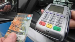 Для удобства отдыхающих в Крыму установят 400 банкоматов и 4000 терминалов для расчета за товар карточками