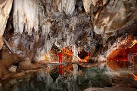Живописные пещеры Португалии стали доступны для туристов