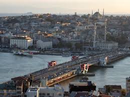 Три секции исторического Галатского моста в Стамбуле пропали без следа
