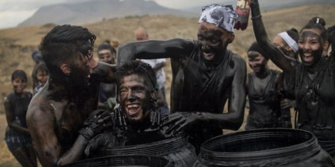 Фестиваль грязных людей прошел в Испании