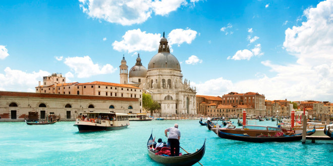 В Венеции украли туристы украли гондолу у ее законного владельца