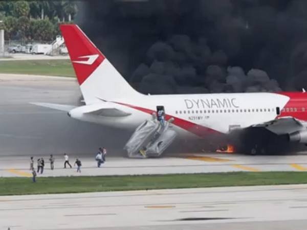 Пожар в пассажирском авиалайнере во Флориде