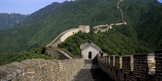 Великая китайская стена начала разрушаться