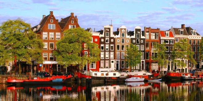 В Амстердаме появились самые высокие в мире качели
