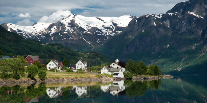 В норвежском поселке два туриста погибли в перевернувшейся лодке