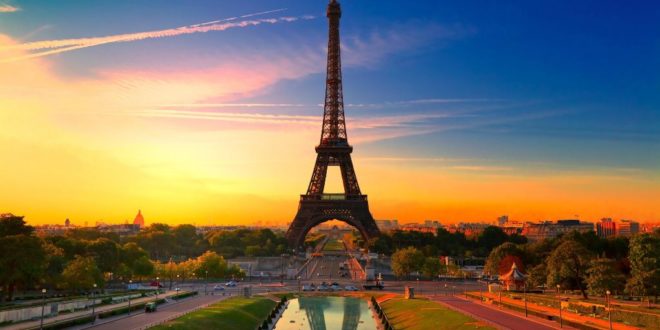 Париж признали лучшим местом для отдыха и туризма