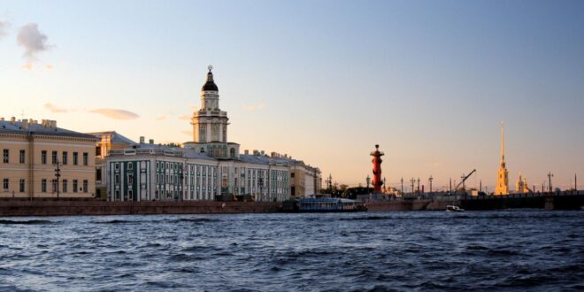 Водные прогулки днем и ночью по каналам Санкт-Петербурга, Неве, а также Финскому заливу